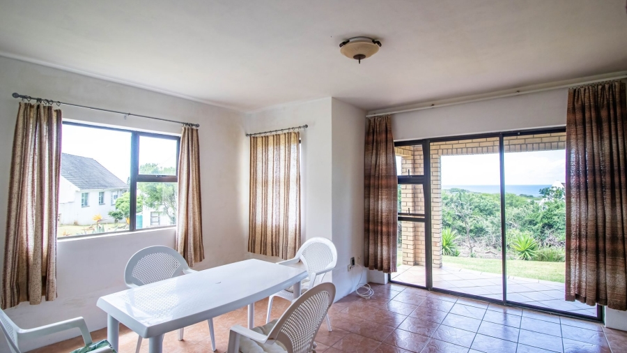 4 Bedroom Property for Sale in Cove Rock Eastern Cape